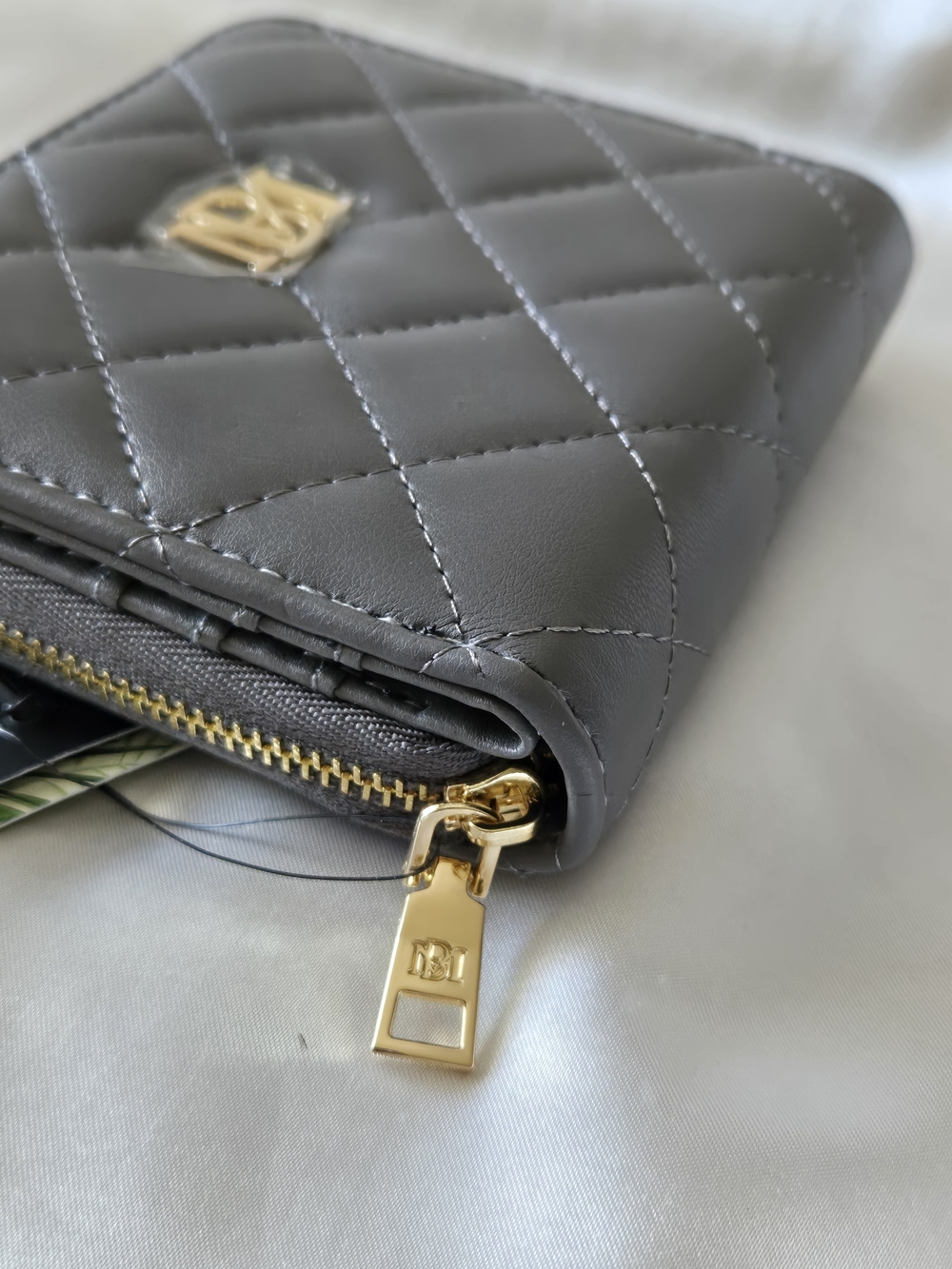 Badgley Mischka NWT Gray Quilted Zip Wallet with Gold Tone Logo - Picture 7 of 9